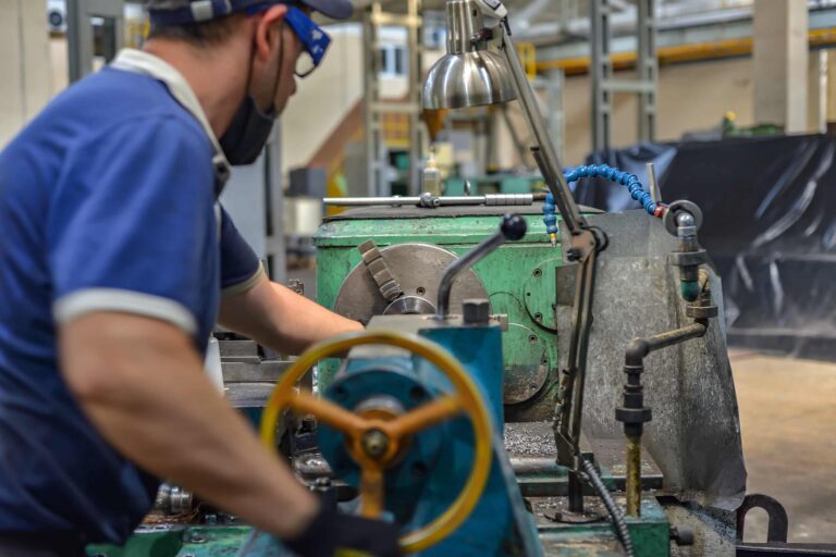 How to Lap Mechanical Seal 4 image lathe worker 1 scaled 1