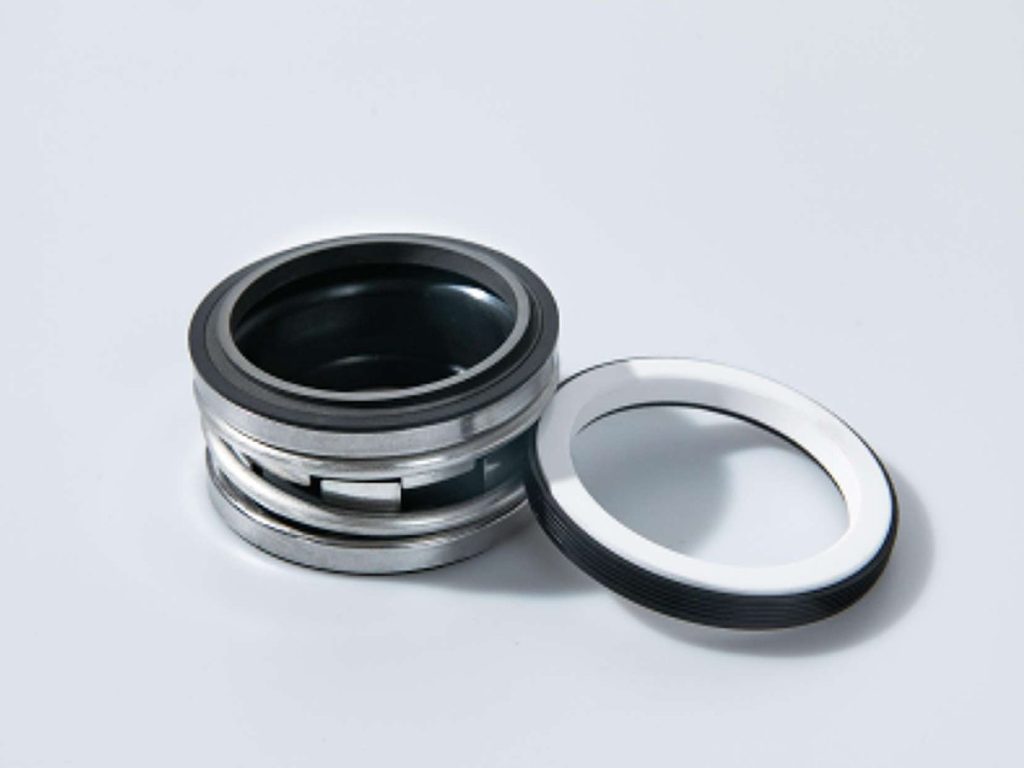 Type 2100-style rubber bellows seal head and stationary seat